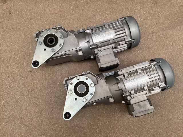 Lenze g500-b110 motorreductor (2x) - afbeelding 1 van  8