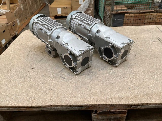 Lenze g500-b110 motorreductor (2x) - afbeelding 1 van  8