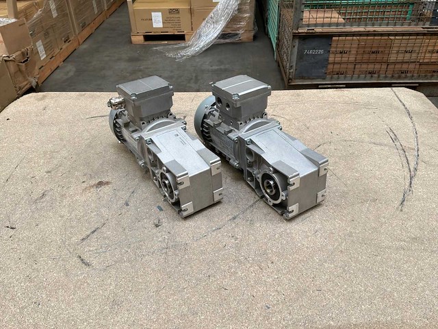Lenze g500-b45 motorreductor (2x) - afbeelding 1 van  8