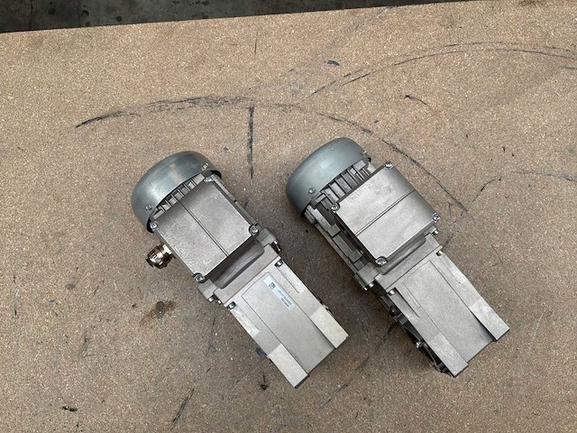 Lenze g500-b45 motorreductor (2x) - afbeelding 2 van  8