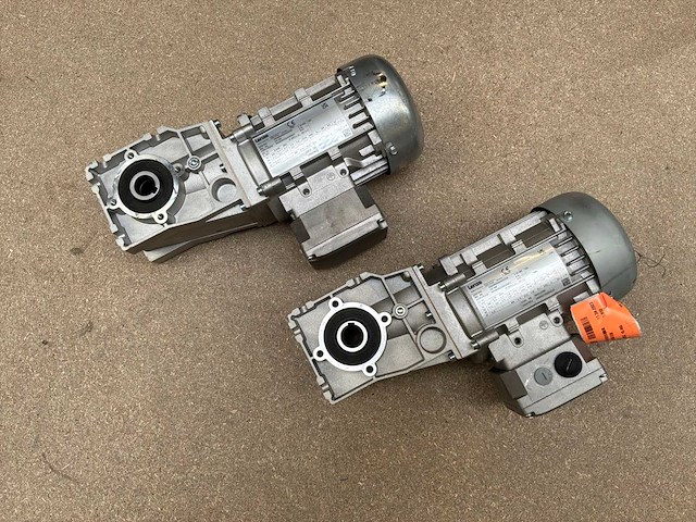 Lenze g500-b45 motorreductor (2x) - afbeelding 1 van  9