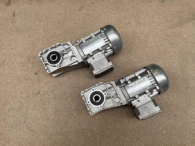 Lenze g500-b45 motorreductor (2x) - afbeelding 1 van  8