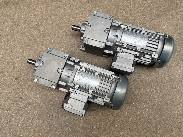 Lenze g500-h100 motorreductor (2x) - afbeelding 1 van  9