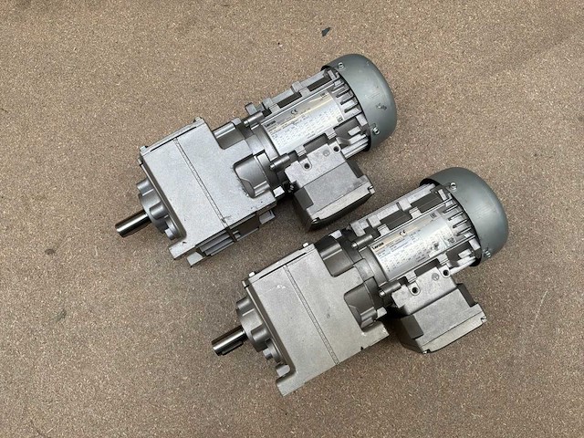 Lenze g500-h100 motorreductor (2x) - afbeelding 1 van  8
