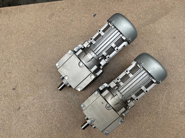 Lenze g500-h100 motorreductor (2x) - afbeelding 4 van  8