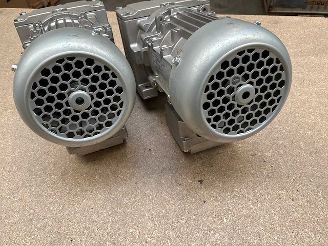 Lenze g500-h100 motorreductor (2x) - afbeelding 5 van  8