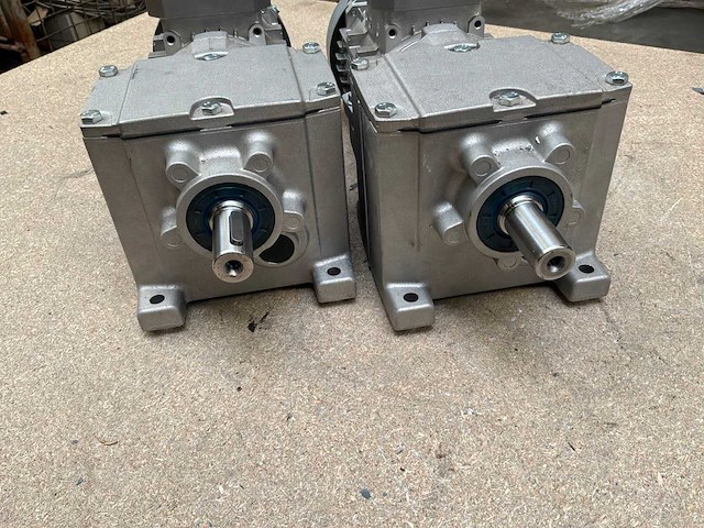Lenze g500-h100 motorreductor (2x) - afbeelding 7 van  9
