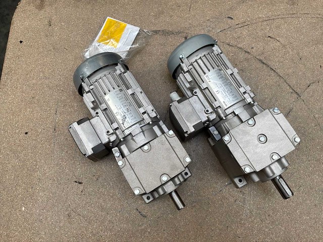 Lenze g500-h100 motorreductor (2x) - afbeelding 2 van  8