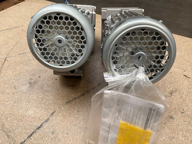 Lenze g500-h100 motorreductor (2x) - afbeelding 6 van  8