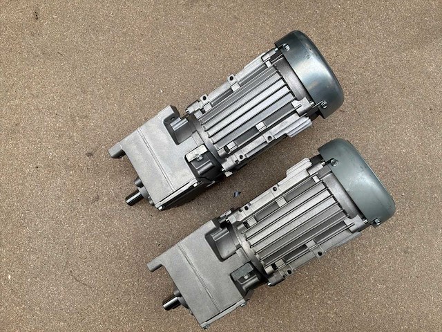 Lenze g500-h100 motorreductor (2x) - afbeelding 4 van  9