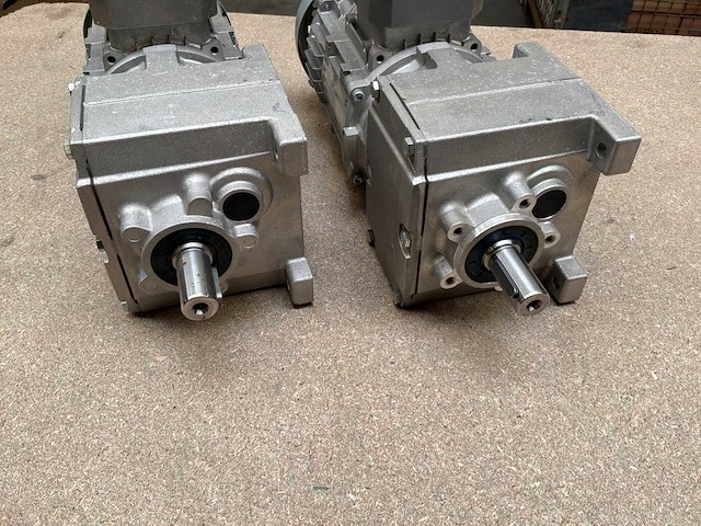 Lenze g500-h100 motorreductor (2x) - afbeelding 5 van  8