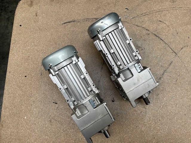 Lenze g500-h100 motorreductor (2x) - afbeelding 5 van  8