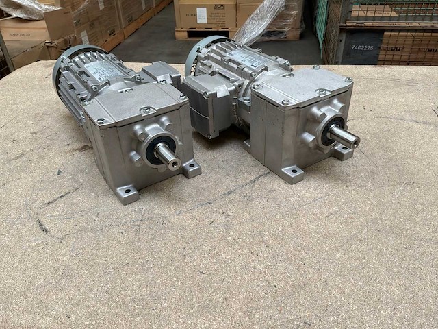 Lenze g500-h100 motorreductor (2x) - afbeelding 1 van  8