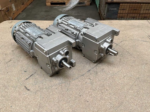 Lenze g500-h100 motorreductor (2x) - afbeelding 1 van  8