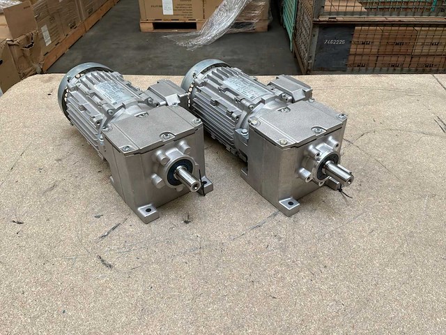 Lenze g500-h100 motorreductor (2x) - afbeelding 1 van  8