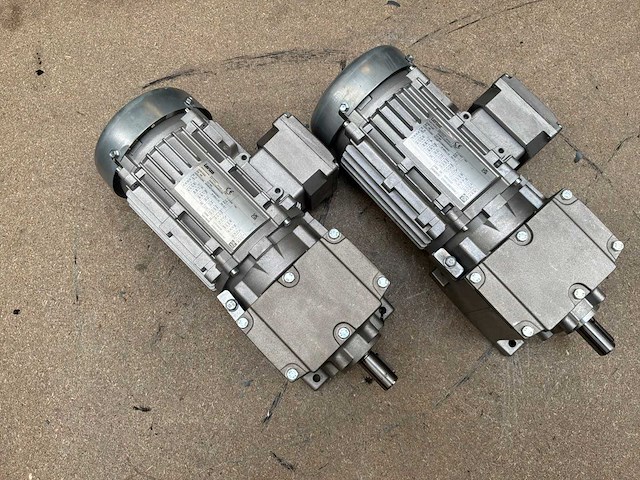 Lenze g500-h100 motorreductor (2x) - afbeelding 2 van  8