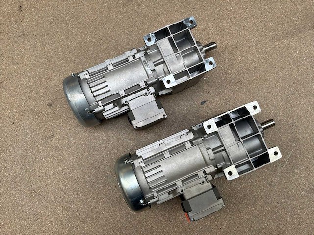 Lenze g500-h100 motorreductor (2x) - afbeelding 3 van  9
