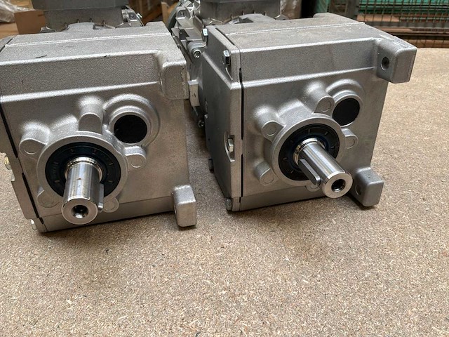Lenze g500-h100 motorreductor (2x) - afbeelding 5 van  9