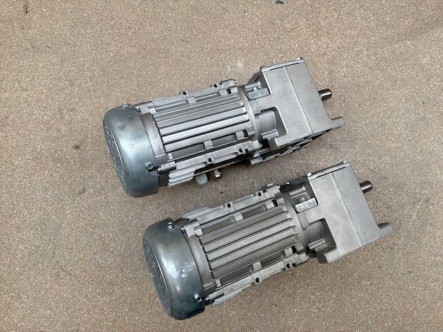 Lenze g500-h100 motorreductor (2x) - afbeelding 5 van  9