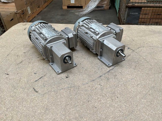 Lenze g500-h45 motorreductor (2x) - afbeelding 1 van  8