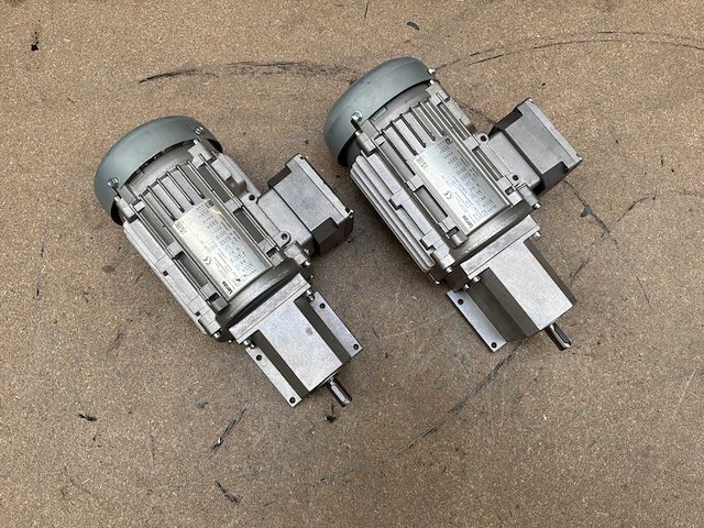 Lenze g500-h45 motorreductor (2x) - afbeelding 1 van  3
