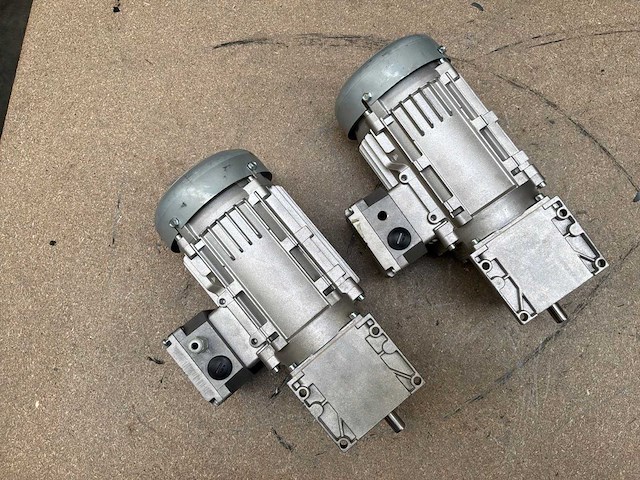 Lenze g500-h45 motorreductor (2x) - afbeelding 2 van  3