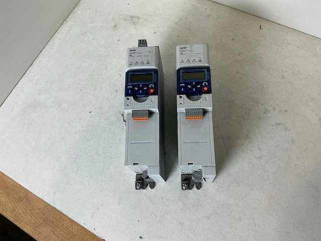 Lenze i510 frequentieregelaar (2x) - afbeelding 1 van  6