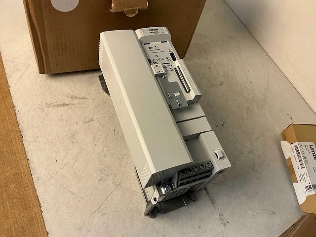 Lenze i51be275f10v10000s frequentieregelaar - afbeelding 3 van  7