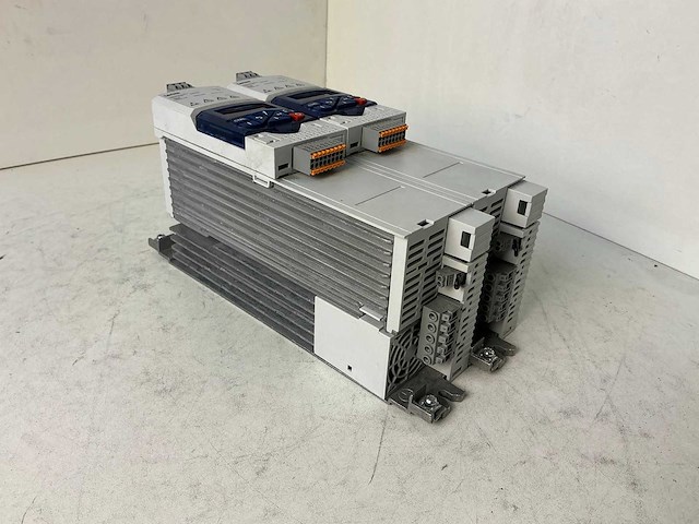 Lenze i550 frequentieregelaar (2x) - afbeelding 1 van  4