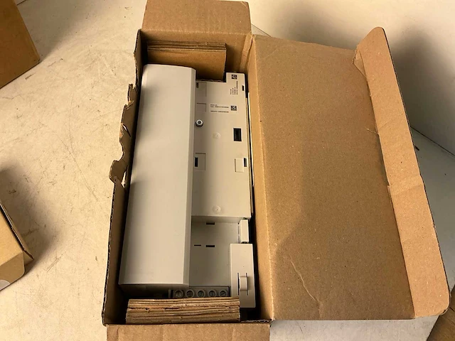 Lenze i5dbe311f10v10000s frequentieregelaar - afbeelding 2 van  8