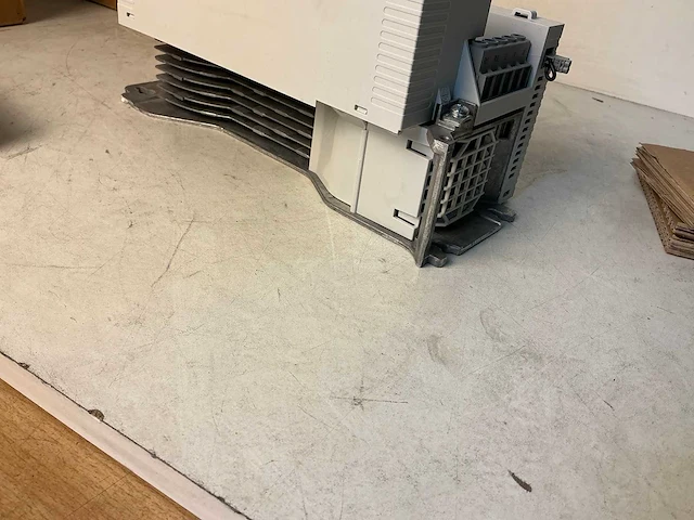 Lenze i5dbe311f10v10000s frequentieregelaar - afbeelding 5 van  8