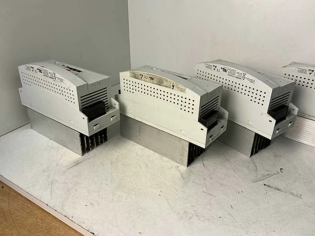 Lenze / kuka servo inverter (4x) - afbeelding 3 van  7