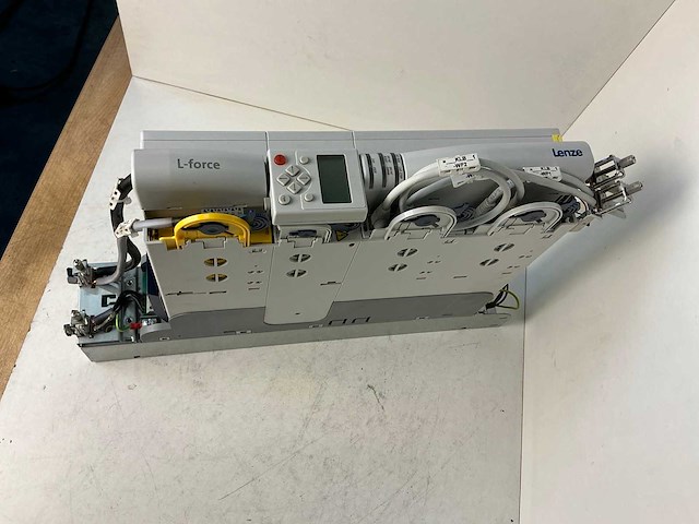 Lenze l-force e94ashe0044 single drive highline frequentieregelaar - afbeelding 3 van  10