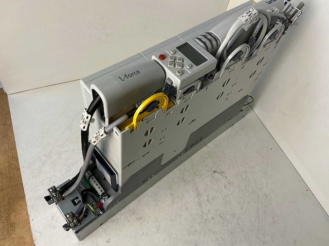 Lenze l-force e94ashe0044 single drive highline frequentieregelaar - afbeelding 5 van  10