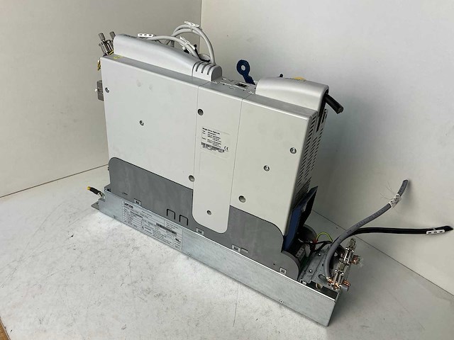 Lenze l-force e94ashe0044 single drive highline frequentieregelaar - afbeelding 10 van  12
