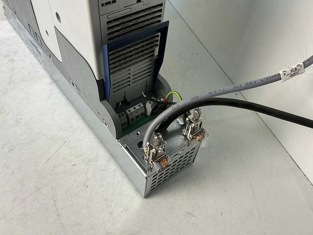 Lenze l-force e94ashe0044 single drive highline frequentieregelaar - afbeelding 11 van  12