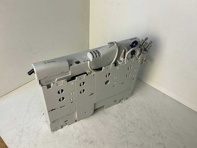 Lenze l-force e94ashe0044 single drive highline frequentieregelaar - afbeelding 1 van  6