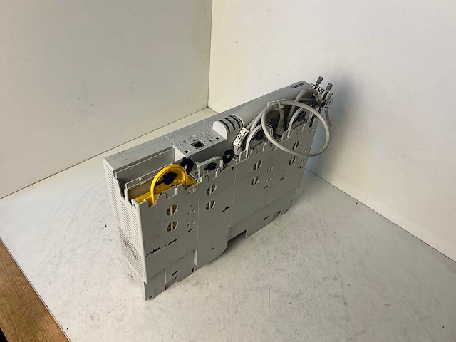 Lenze l-force e94ashe0044 single drive highline frequentieregelaar - afbeelding 1 van  7
