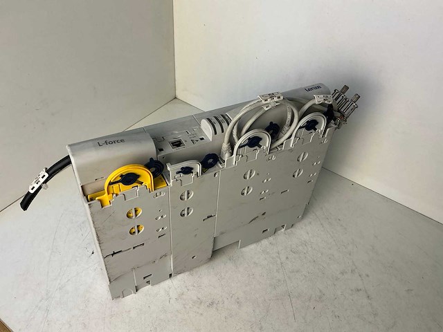 Lenze l-force e94ashe0044 single drive highline frequentieregelaar - afbeelding 1 van  6