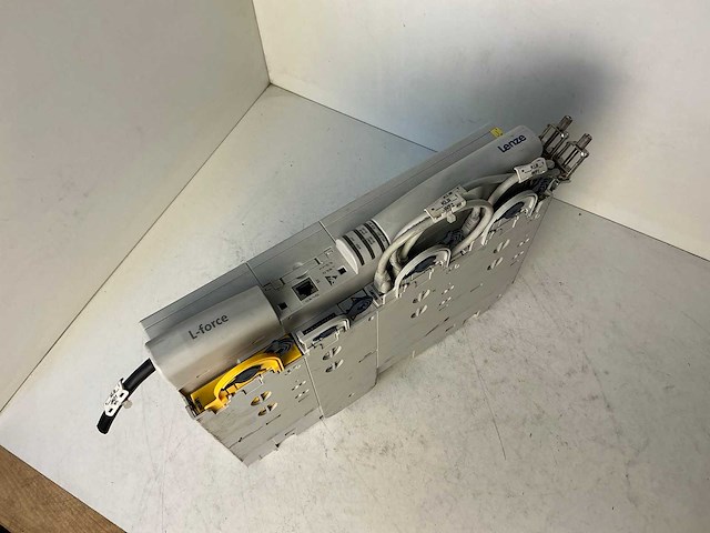 Lenze l-force e94ashe0044 single drive highline frequentieregelaar - afbeelding 2 van  6