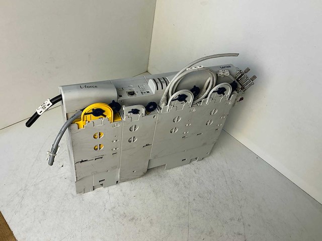 Lenze l-force e94ashe0044 single drive highline frequentieregelaar - afbeelding 1 van  7