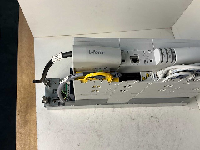 Lenze l-force e94ashe0044 single drive highline frequentieregelaar - afbeelding 4 van  9