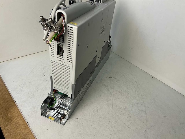 Lenze l-force e94ashe0044 single drive highline frequentieregelaar - afbeelding 9 van  9