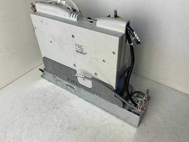 Lenze l-force e94ashe0044 single drive highline frequentieregelaar - afbeelding 5 van  9