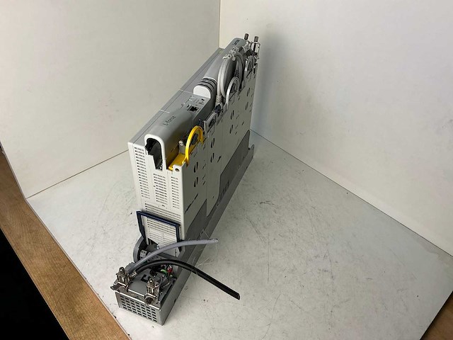 Lenze l-force e94ashe0044 single drive highline frequentieregelaar - afbeelding 2 van  9