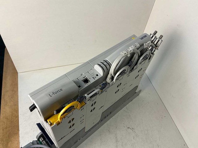 Lenze l-force e94ashe0044 single drive highline frequentieregelaar - afbeelding 3 van  9
