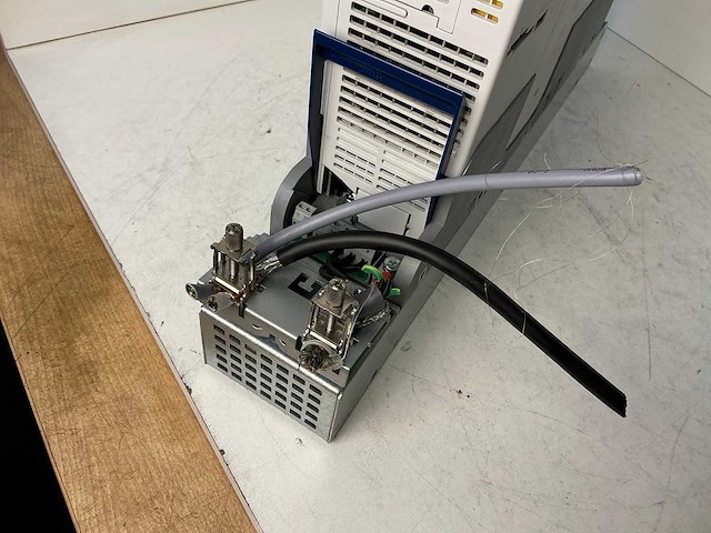 Lenze l-force e94ashe0044 single drive highline frequentieregelaar - afbeelding 4 van  9