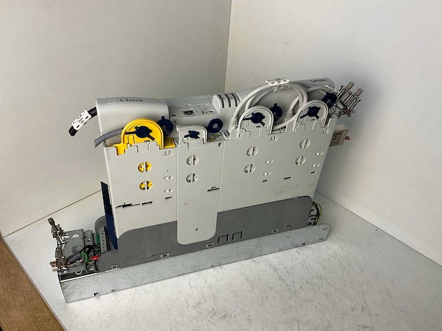 Lenze l-force e94ashe0044 single drive highline frequentieregelaar - afbeelding 1 van  10