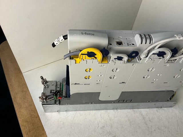 Lenze l-force e94ashe0044 single drive highline frequentieregelaar - afbeelding 5 van  10