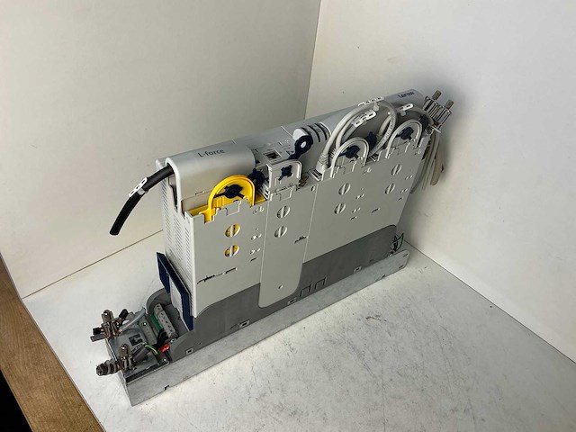 Lenze l-force e94ashe0044 single drive highline frequentieregelaar - afbeelding 1 van  8